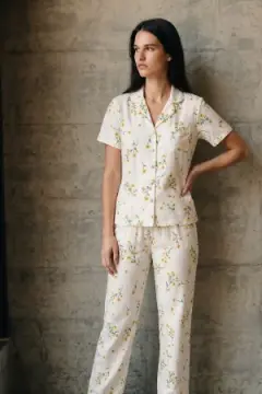 V Yaka Düğmeli Casual Çok Renkli Pijama Takımı