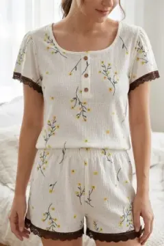 Dantel Detaylı Çiçek Baskılı Şortlu Pijama Takımı 4584 Beyaz