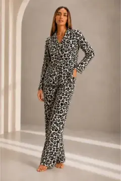Kadın Önden Düğmeli Uzun Kollu Alt Üst Leopar Pijama Takımı