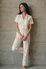 V Yaka Düğmeli Casual Çok Renkli Pijama Takımı