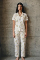 V Yaka Düğmeli Casual Çok Renkli Pijama Takımı
