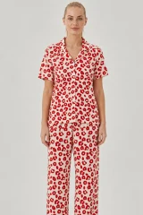 Kırmızı Leopar Desenli Bürümcük Kumaş Pijama Takımı 4644-Beyaz