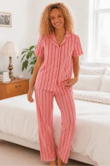 Pembe Kırmızı Çizgili Bürümcük Kumaş Pijama Takımı 4647-Pembe