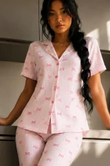 Kadın Zarif Yaka Dokulu Ferah Pembe Pijama Takımı