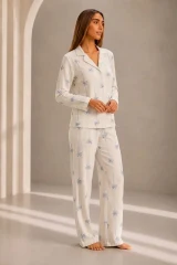Kadın Önden Düğmeli Uzun Kollu Alt Üst Beyaz Pijama Takımı