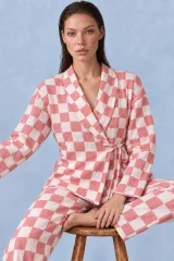 Kadın Kruvaze Yaka Kareli Beli Kuşaklı Pembe Pijama Takımı 4785