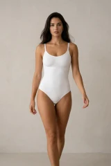 Kadın Kapsız Cırt Cırtlı Düz Desen Beyaz Body